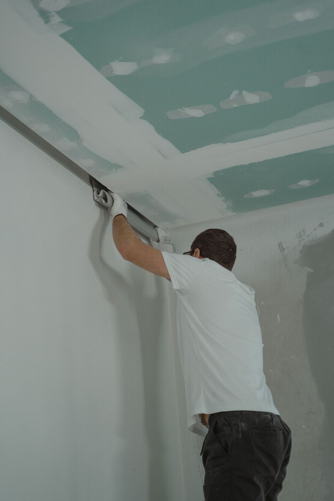 Sanding a ceiling