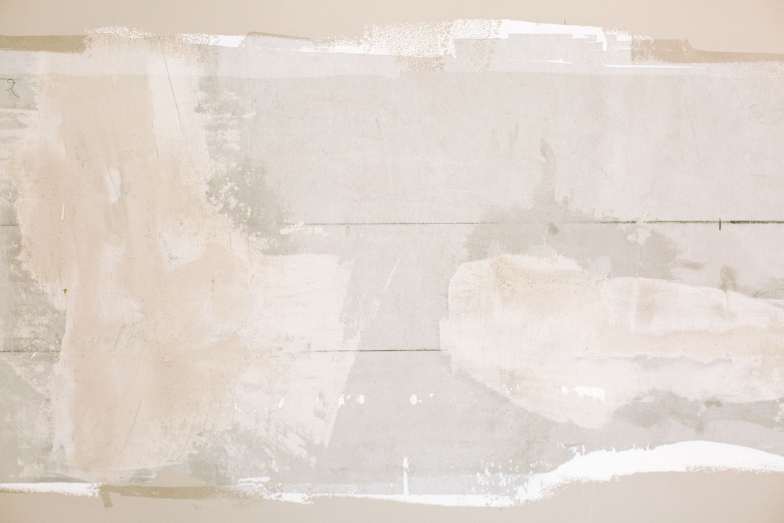 Wall with fresh joint compound